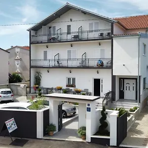 Maki Bed & Breakfast