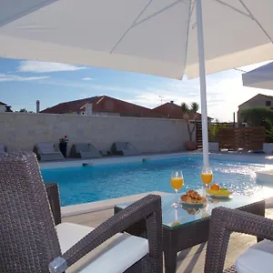 Banic With Pool Biograd Na Moru